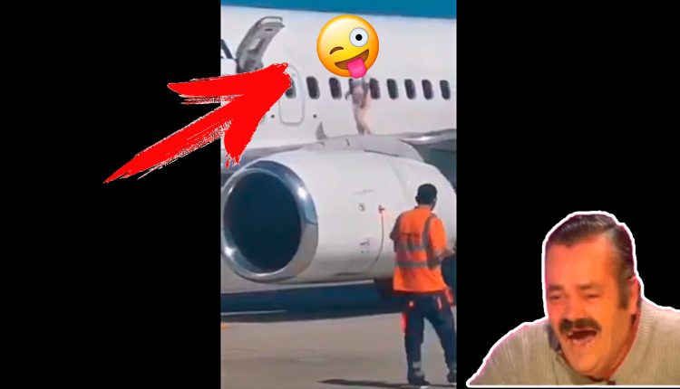 Женщина на крыле самолета