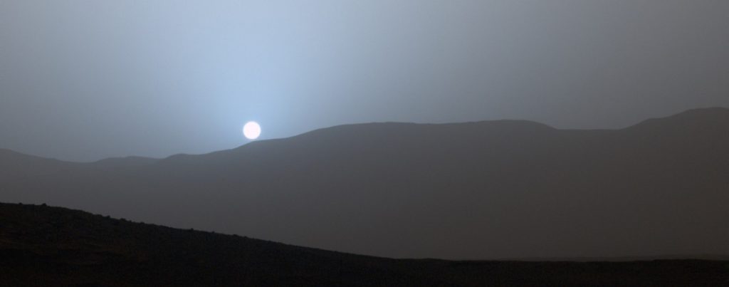 Голубой закат на Марсе, снимок марсохода Curiosity