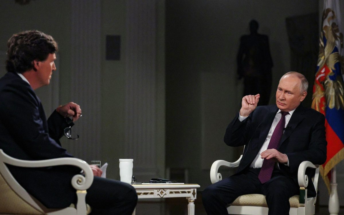 Владимир Путин во время интервью, 2024 год